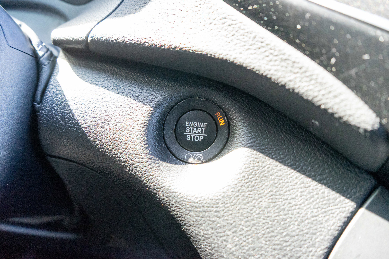 Used 2019 Jeep Cherokee Trailhawk w/ Cold Weather Group image 21