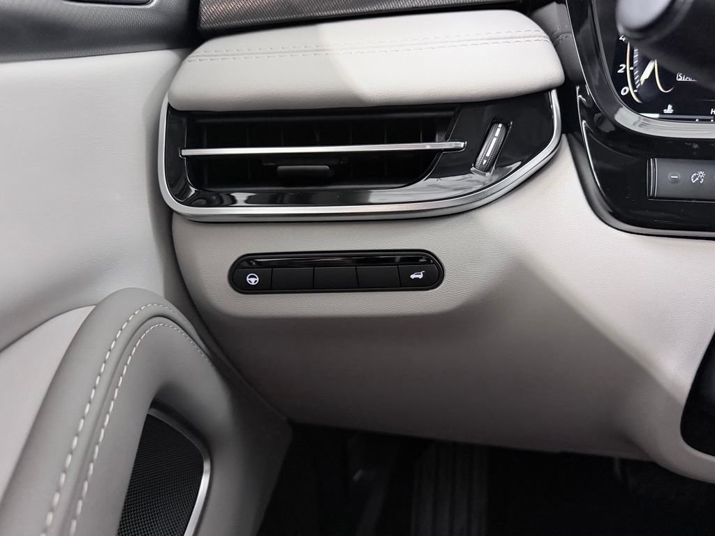 New 2027 INFINITI QX60 Luxe FWD image 30