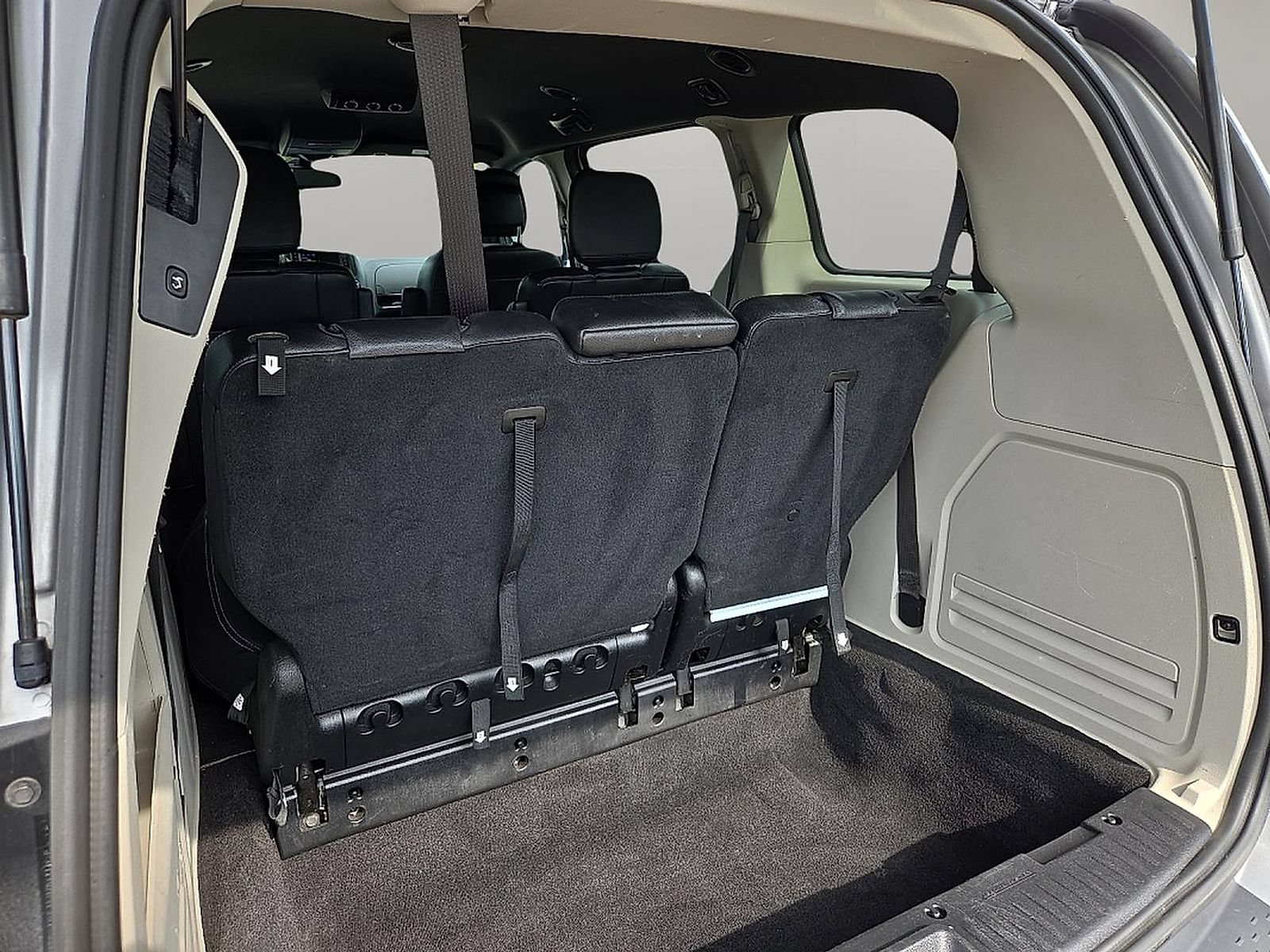 Used 2019 Dodge Grand Caravan SXT FWD image 9