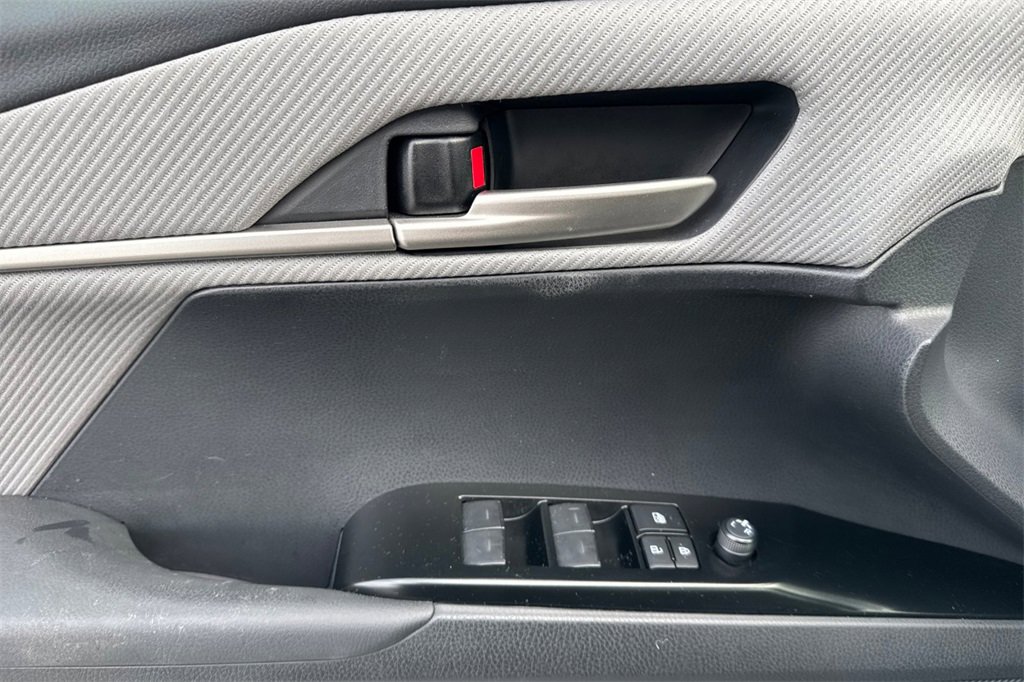 Used 2025 Toyota Camry SE image 10