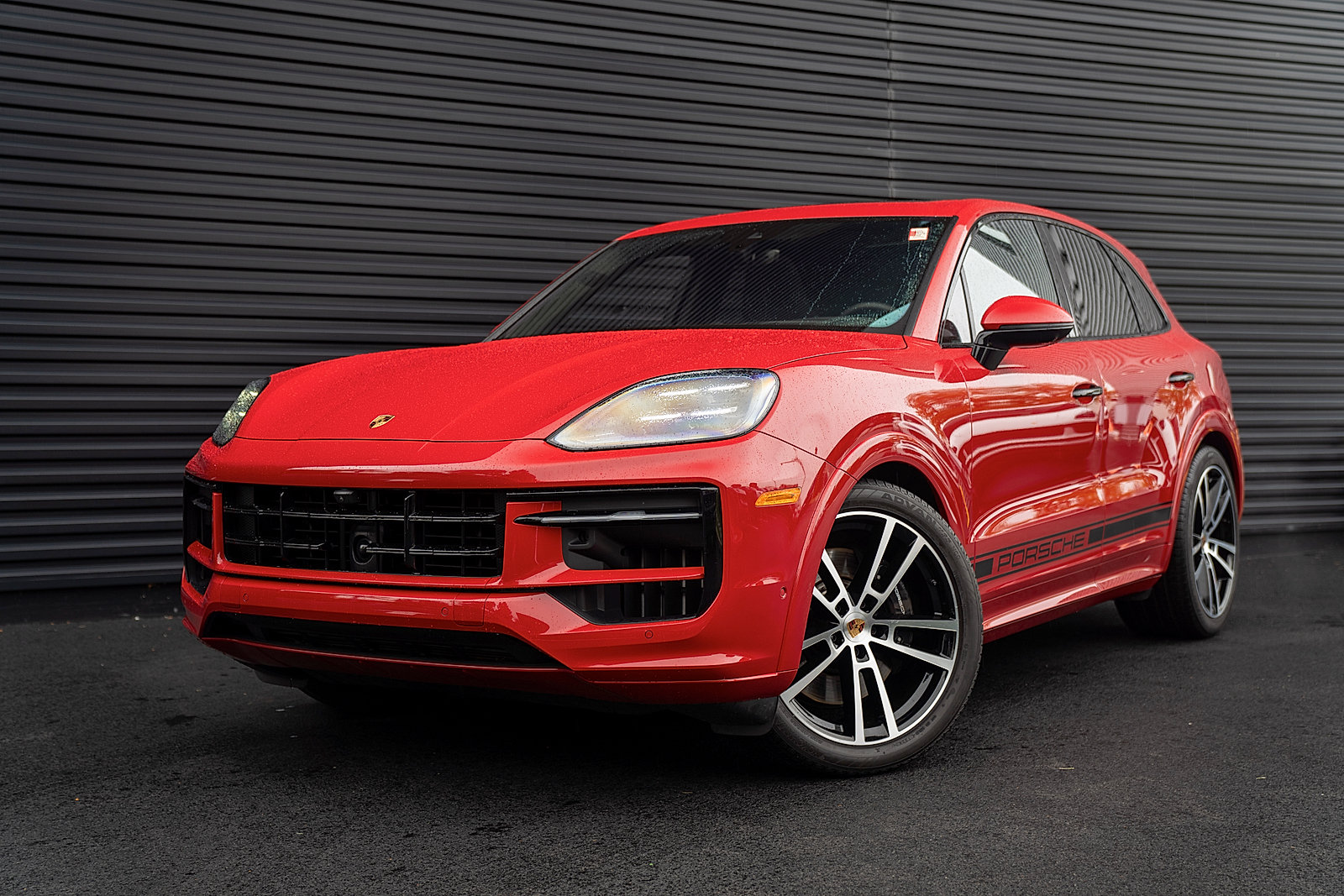 Used 2025 Porsche Cayenne GTS AWD/4WD image 1