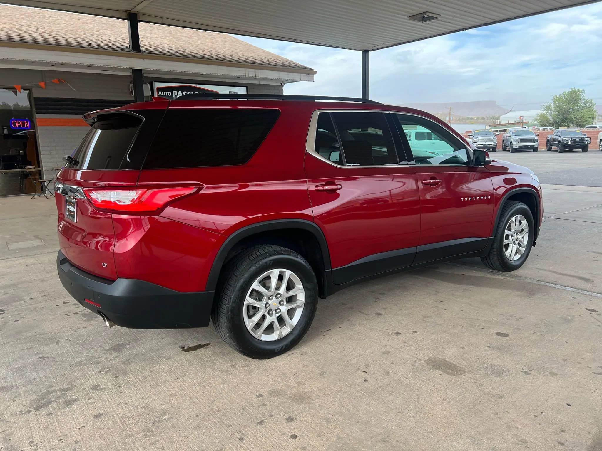 Used 2021 Chevrolet Traverse LT image 5