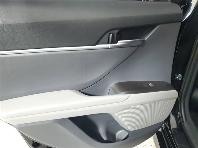 Used 2022 Toyota Camry LE image 8