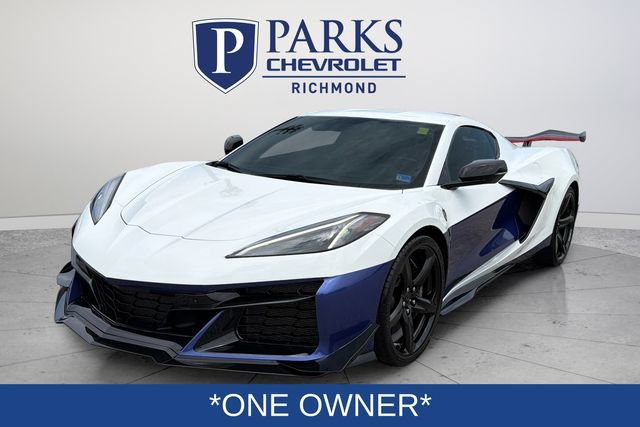 Used 2023 Chevrolet Corvette Z06 w/ Z07 Performance Package RWD image 3