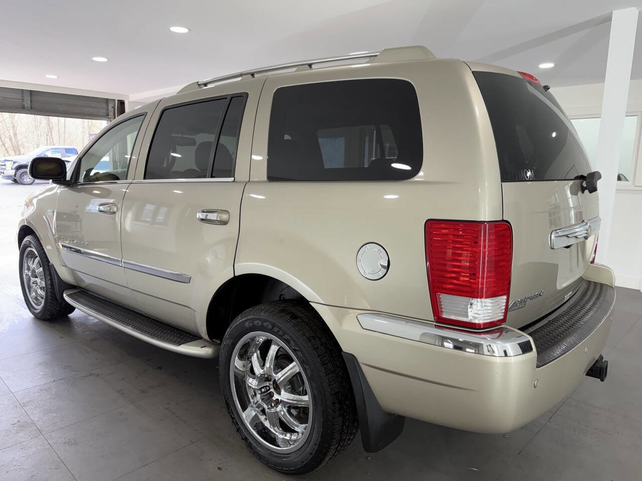 Used 2008 Chrysler Aspen Limited image 16