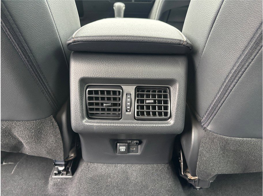 Used 2025 Toyota Camry XLE image 35