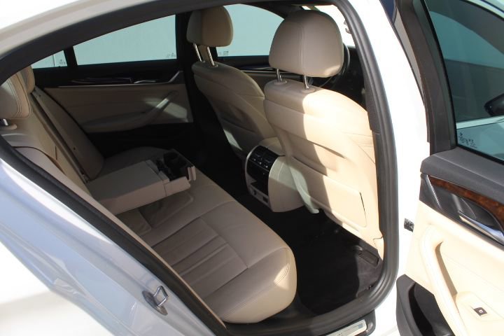 Used 2020 BMW 530e xDrive w/ Premium Package image 38