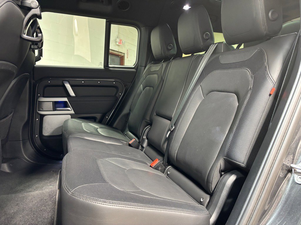 Used 2023 Land Rover Defender 130 X-Dynamic SE image 28