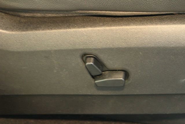 Used 2016 Chrysler Town & Country Touring w/ Driver Convenience Group image 11