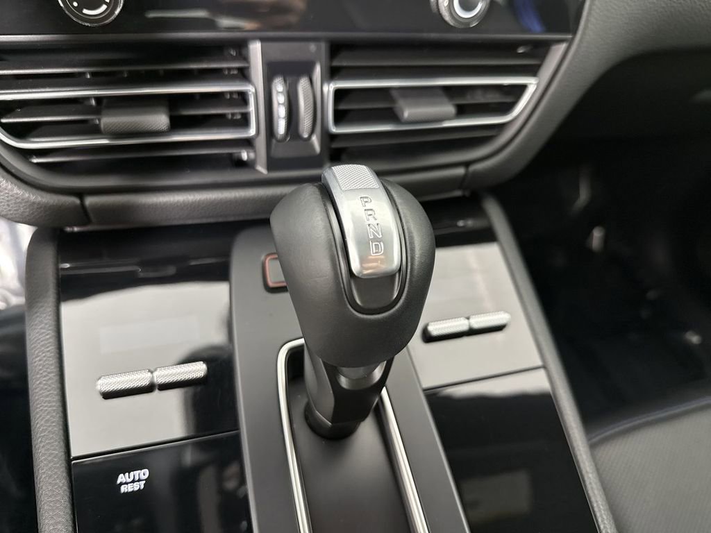 Certified 2024 Porsche Macan Turbo image 33
