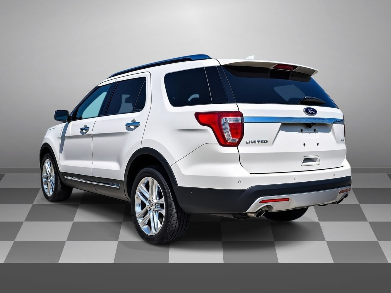 Used 2017 Ford Explorer Limited w/ Equipment Group 301A AWD/4WD image 4