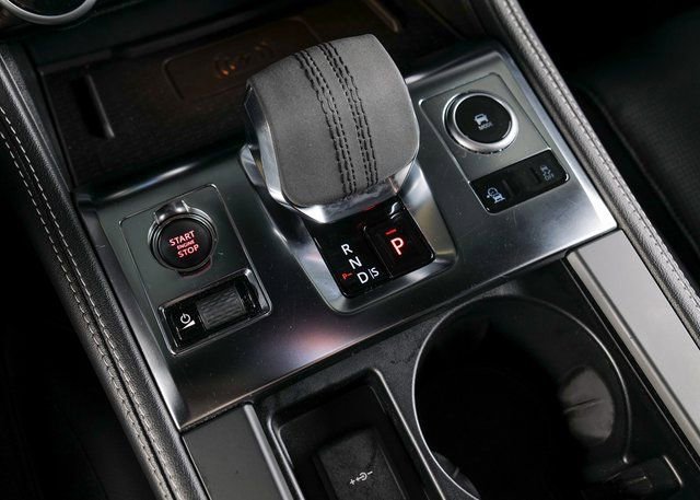 Used 2025 Jaguar F-PACE R-Dynamic S image 13