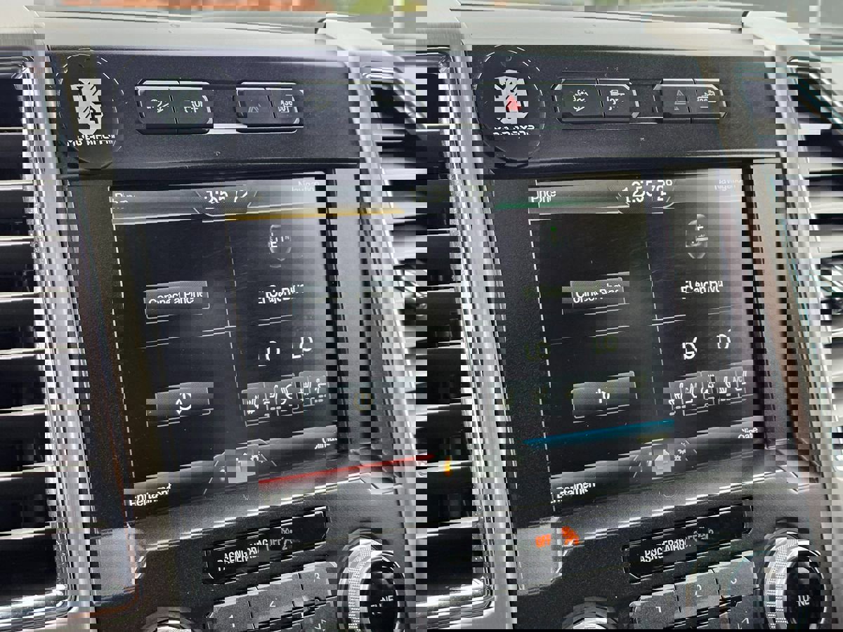 Used 2015 Ford F150 Platinum w/ Equipment Group 701A Luxury image 39