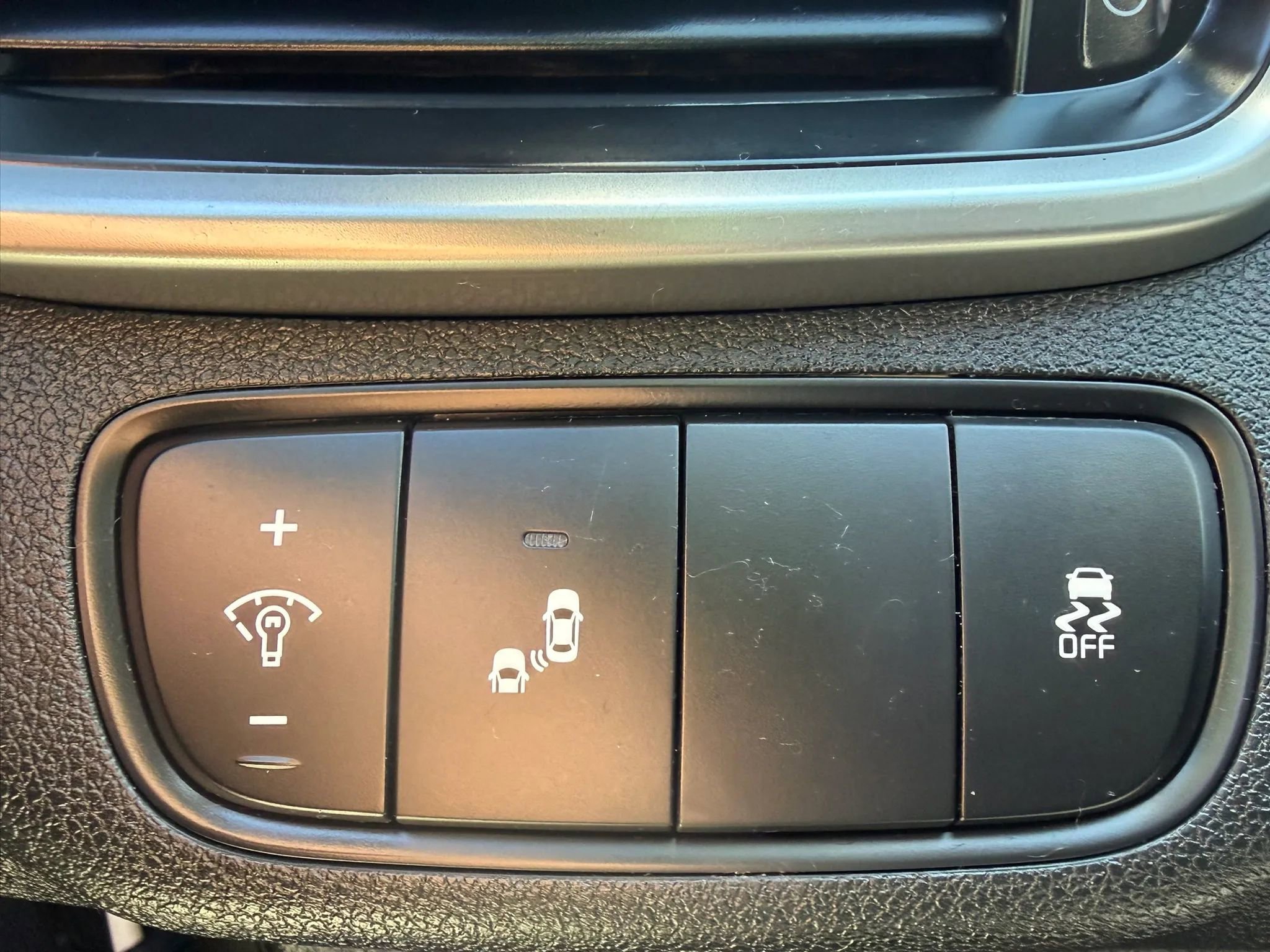 Used 2019 Kia Sorento LX w/ LX Convenience Package image 24