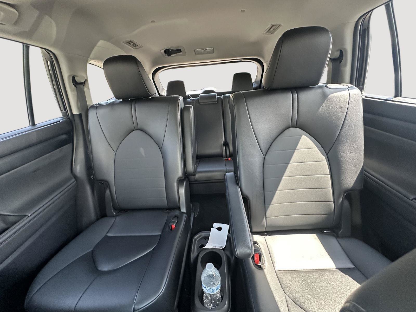 Used 2026 Toyota Highlander XLE AWD/4WD image 12