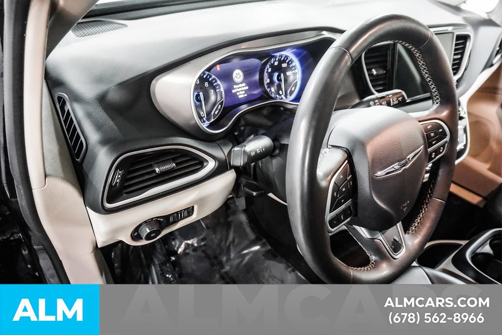 Used 2023 Chrysler Pacifica Touring-L FWD image 33