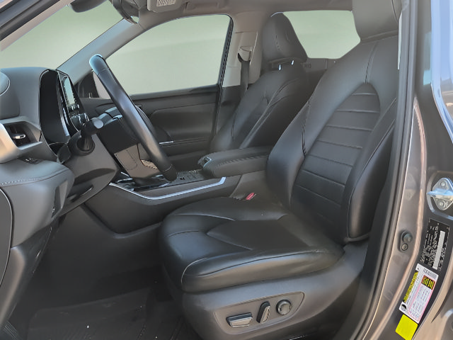 Used 2021 Toyota Highlander XLE AWD/4WD image 15