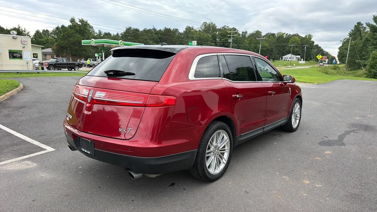 Used 2019 Lincoln MKT AWD image 7