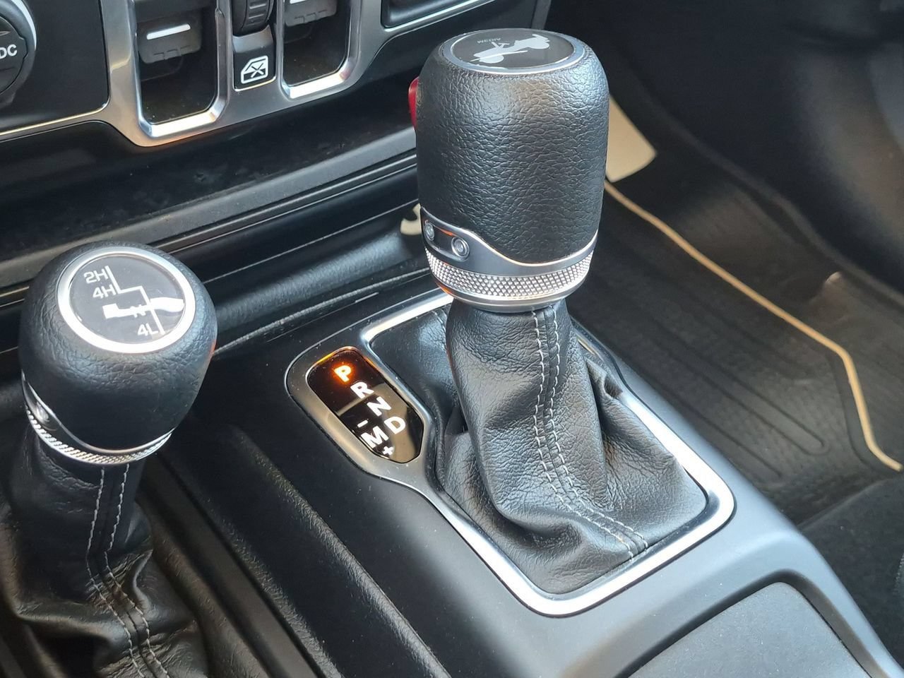 Used 2024 Jeep Wrangler Unlimited Sport AWD/4WD image 14