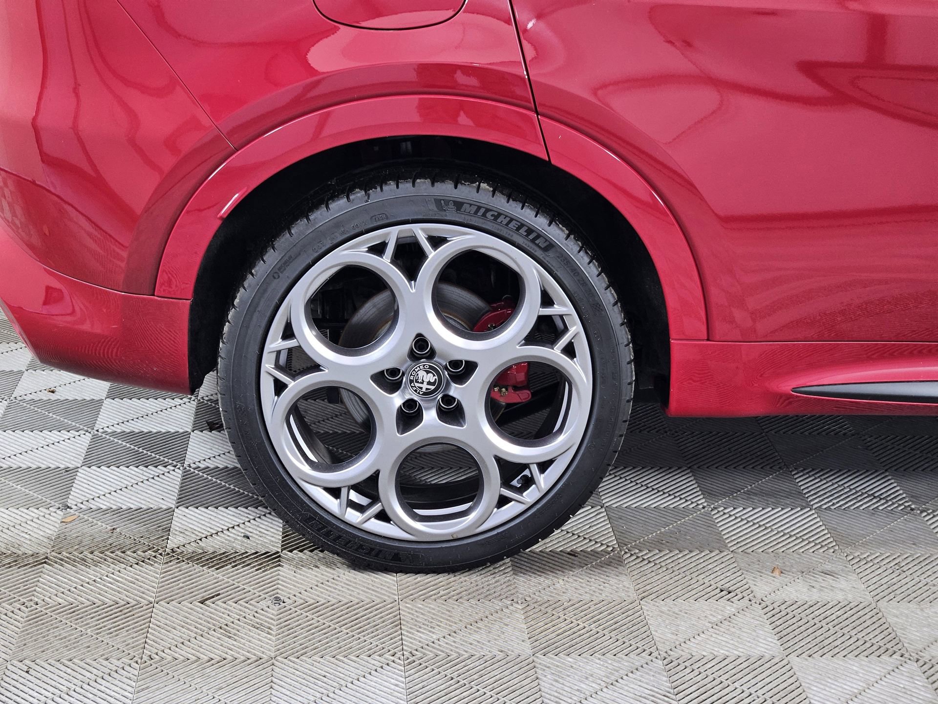 Used 2025 Alfa Romeo Tonale Tributo Italiano AWD/4WD image 9