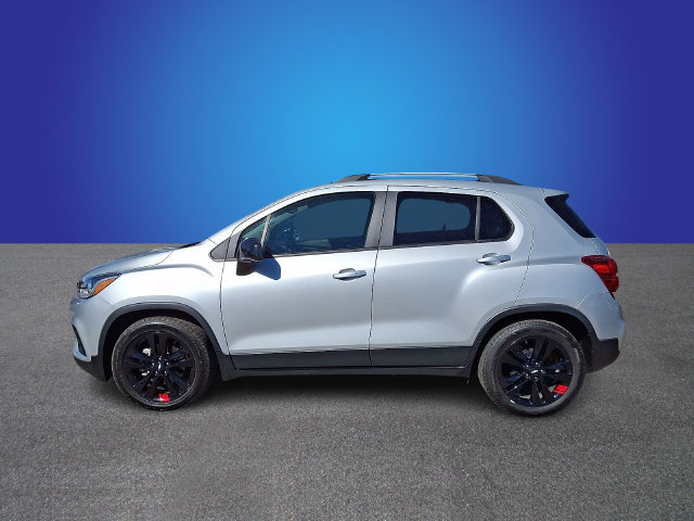 Used 2020 Chevrolet Trax LT w/ Sun & Sound Package FWD image 7
