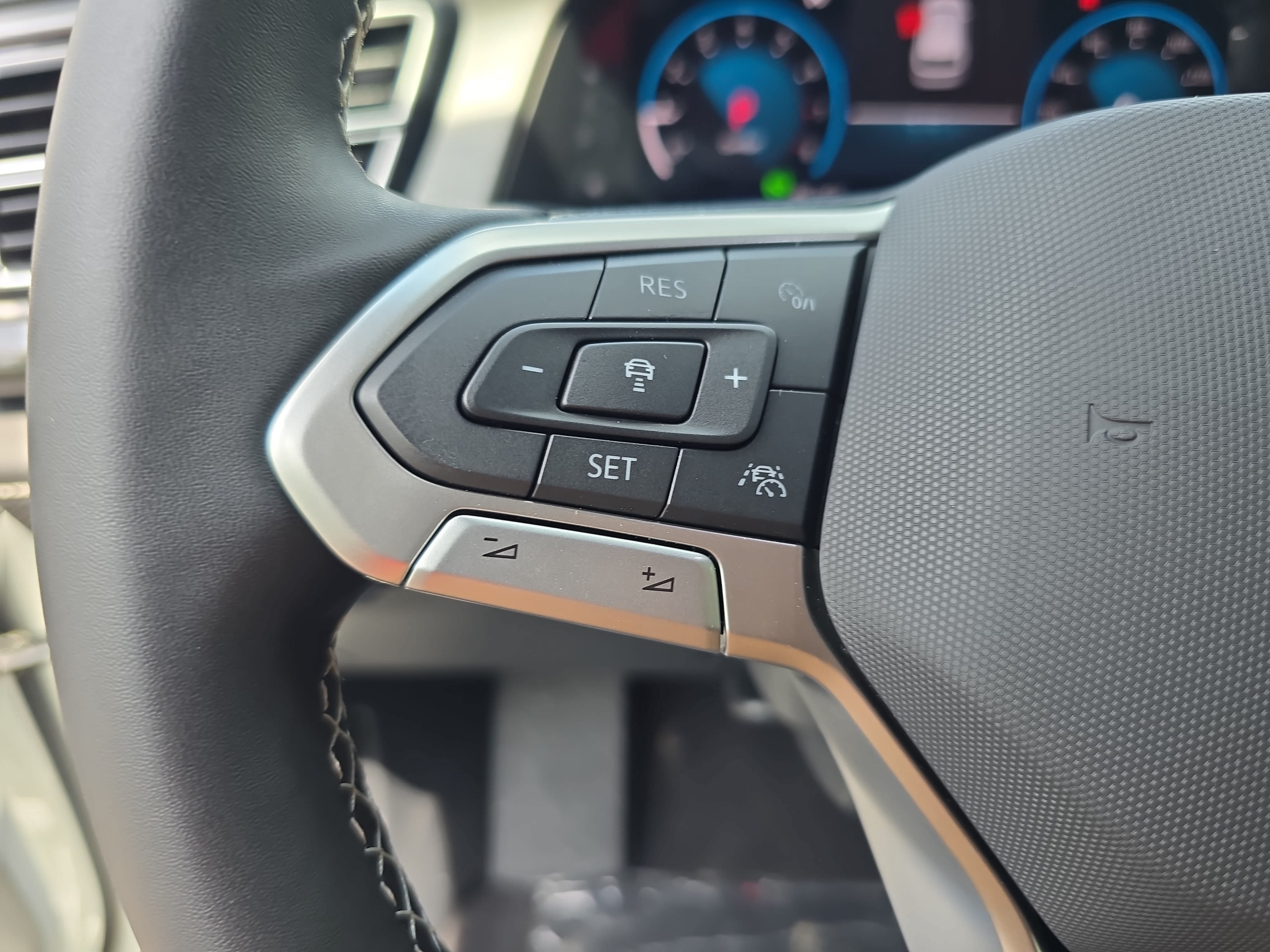 New 2026 Volkswagen Atlas Cross Sport SE FWD image 16