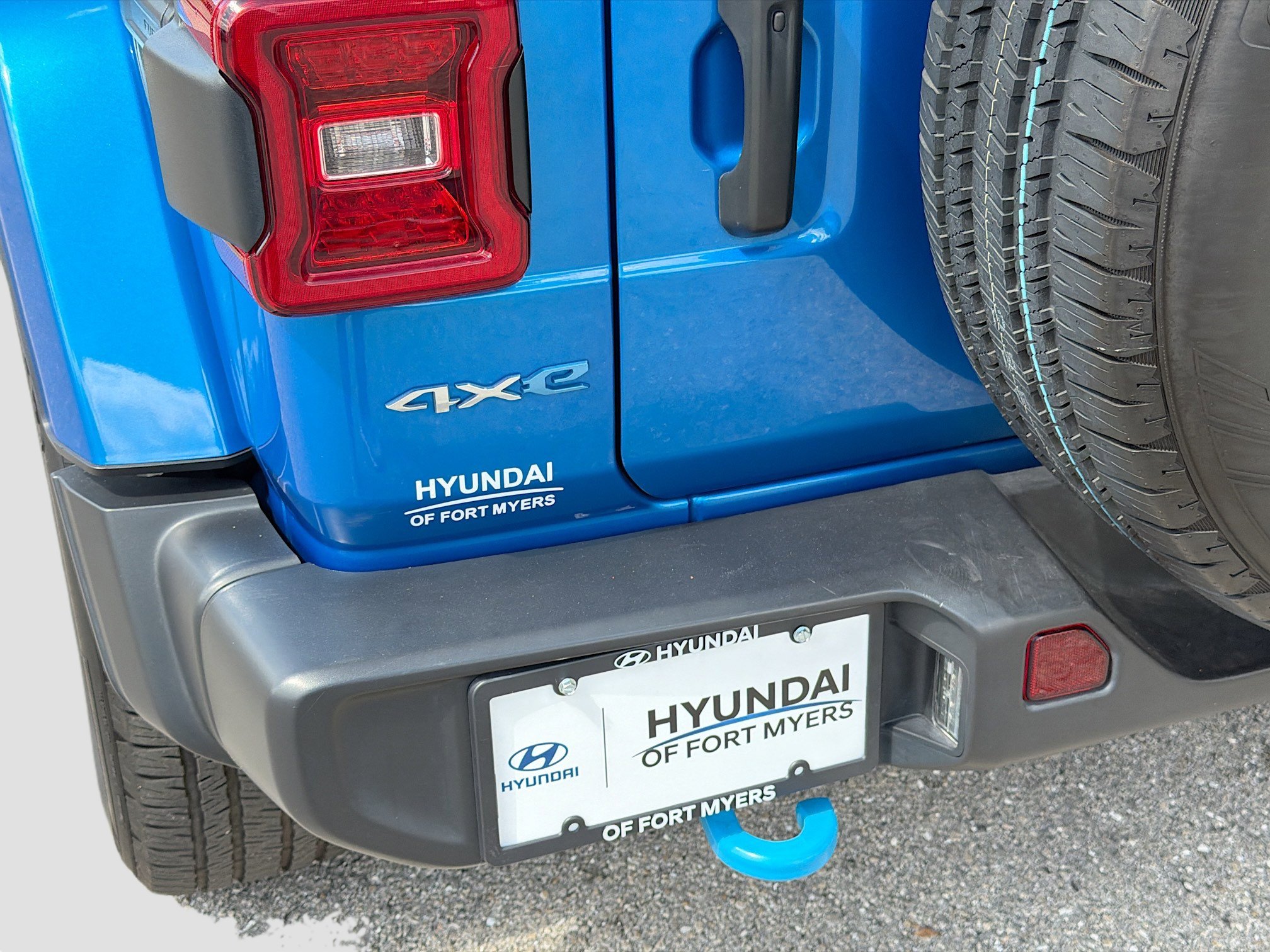 Used 2024 Jeep Wrangler Sahara image 11