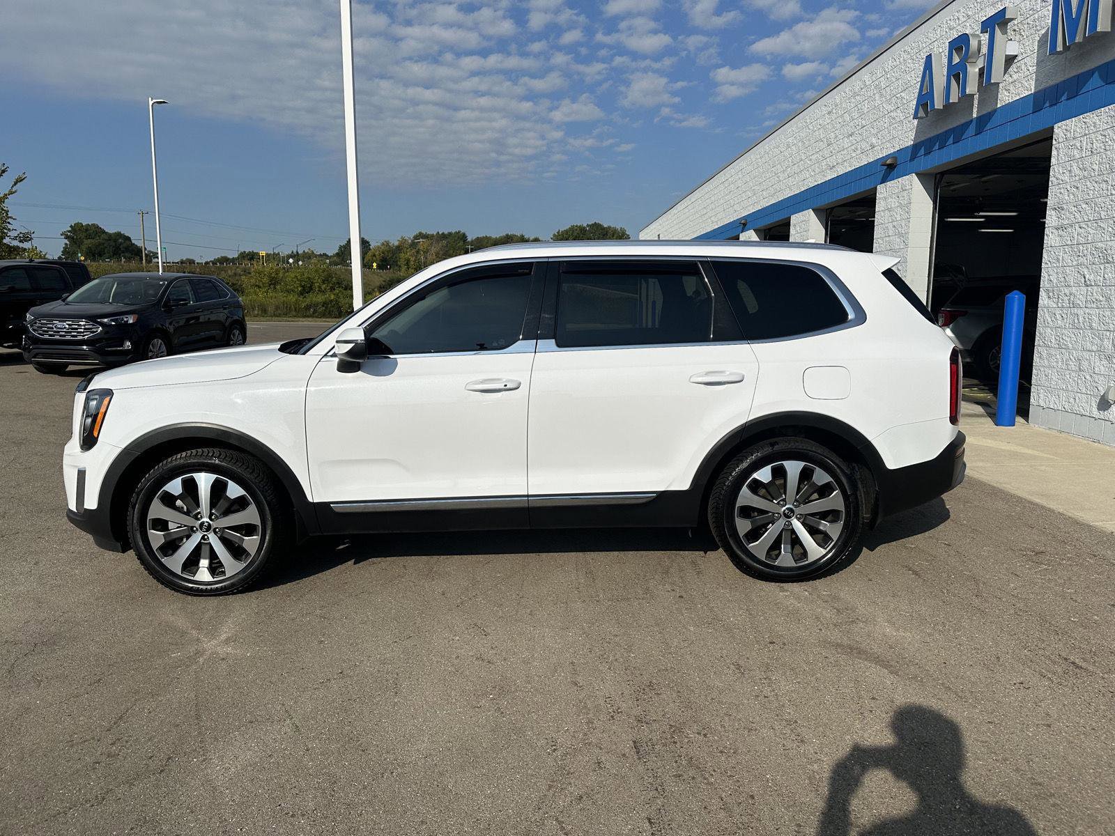 Used 2021 Kia Telluride EX w/ EX Premium Package image 3