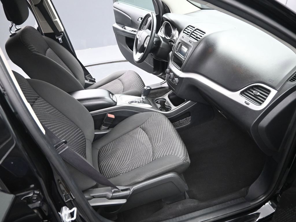Used 2017 Dodge Journey SE w/ Flexible Seating Group image 19