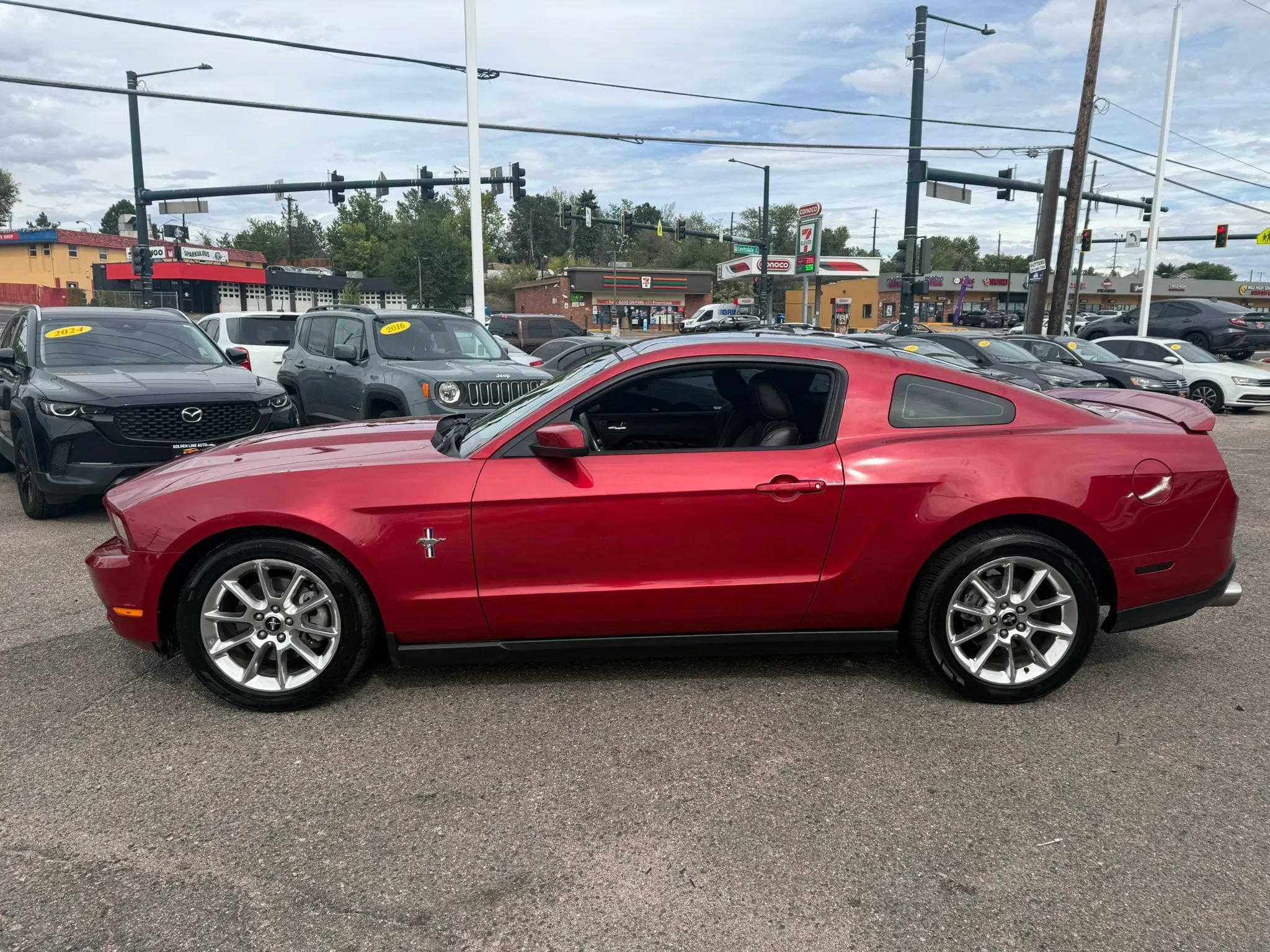 Used 2011 Ford Mustang Premium w/ 202A Rapid Spec Order Code RWD image 5
