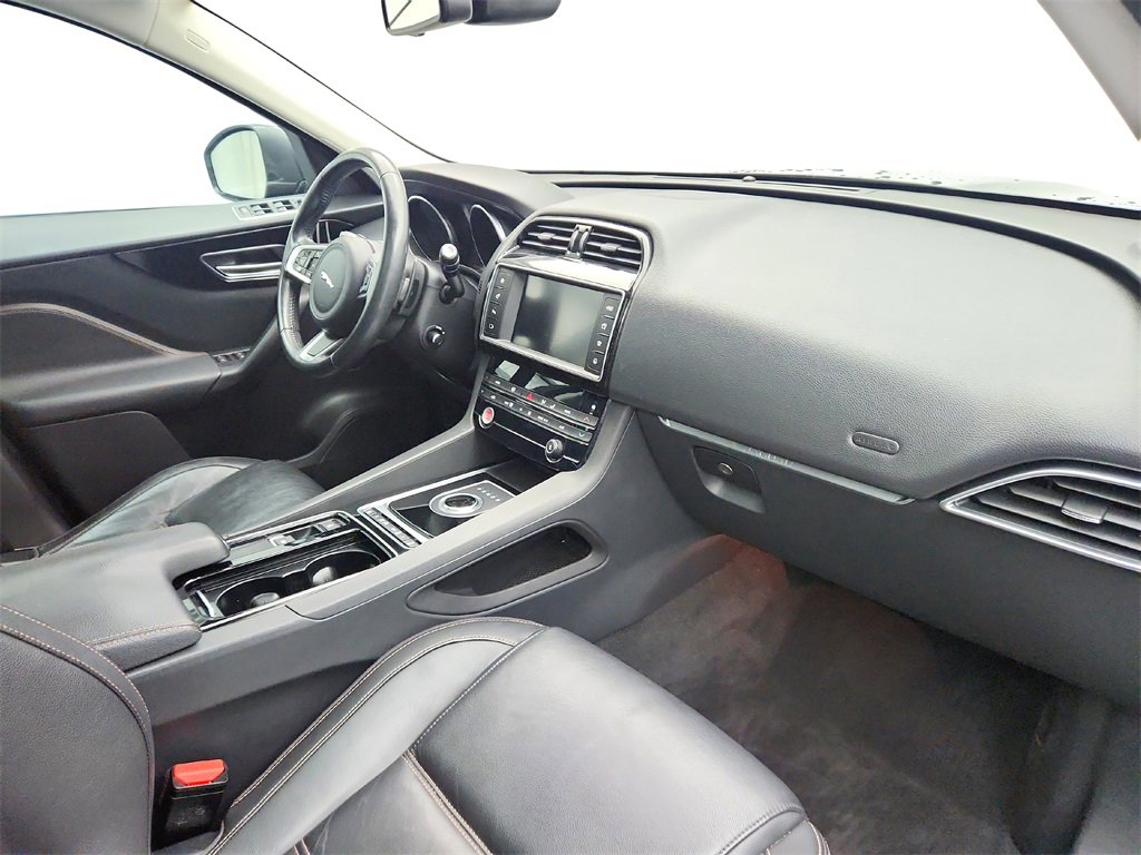 Used 2018 Jaguar F-PACE Prestige image 24