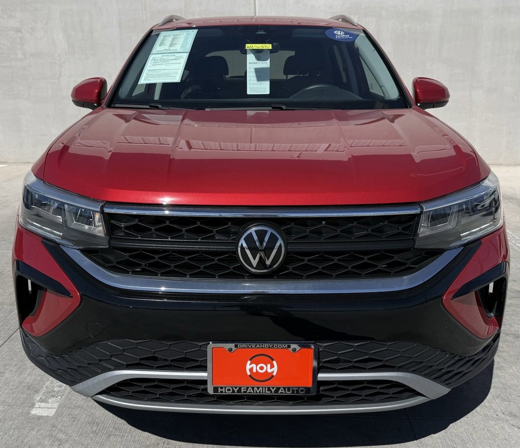 Certified 2024 Volkswagen Taos SE image 2