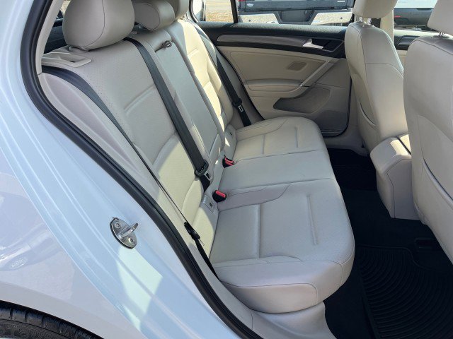 Used 2018 Volkswagen Golf SE image 17