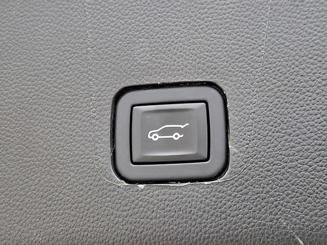 Used 2023 Chevrolet Traverse LT FWD image 31