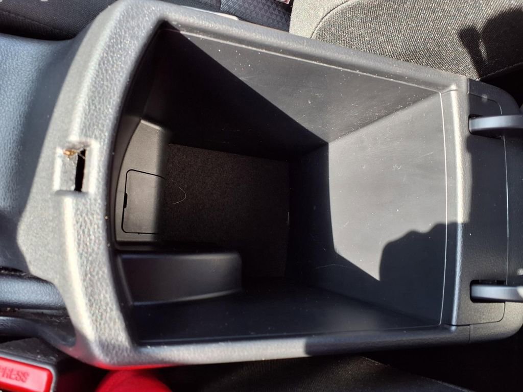 Used 2025 Kia Soul LX w/ LX Technology Package FWD image 12