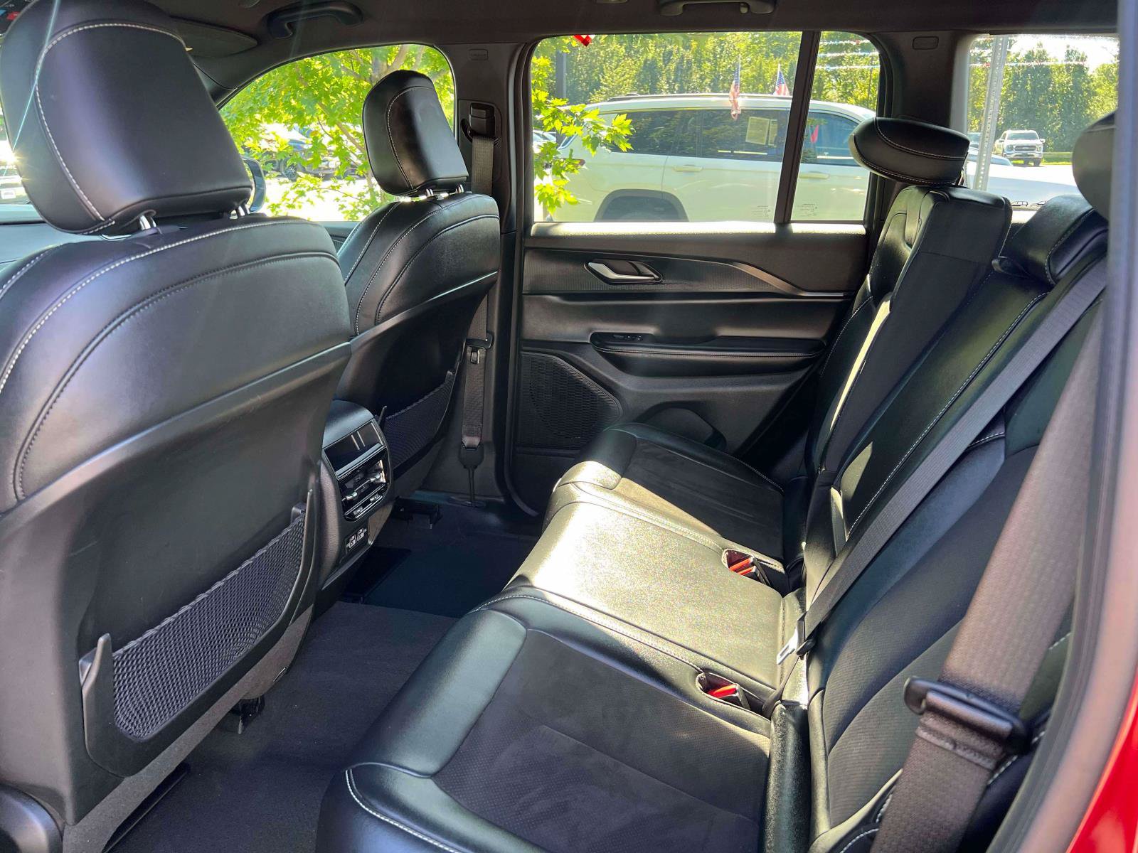 Used 2023 Jeep Grand Cherokee Altitude AWD/4WD image 28