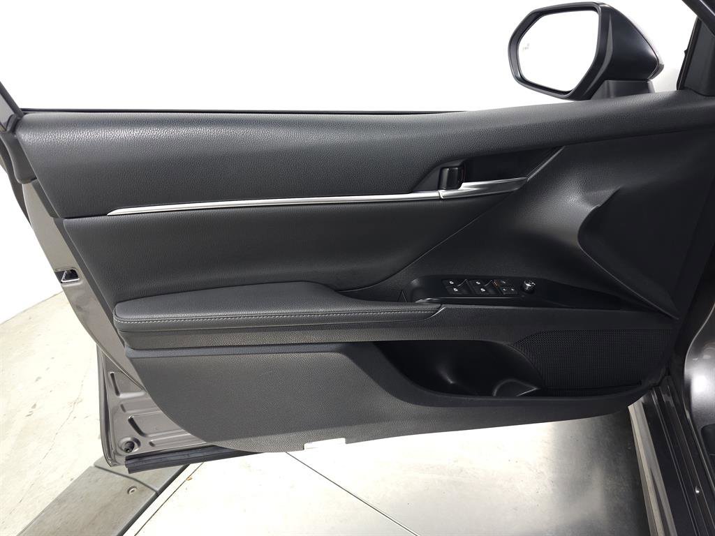 Used 2019 Toyota Camry XSE image 13
