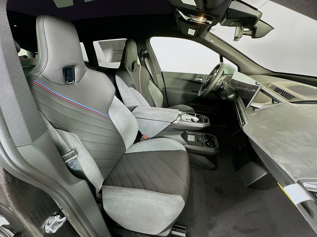 New 2026 BMW iX xDrive60 w/ M Sport Package image 36