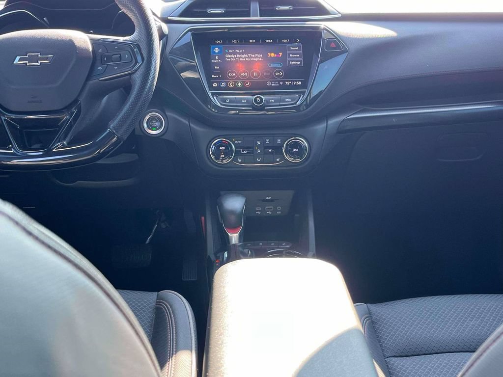 Used 2022 Chevrolet TrailBlazer RS w/ Technology Package FWD image 3