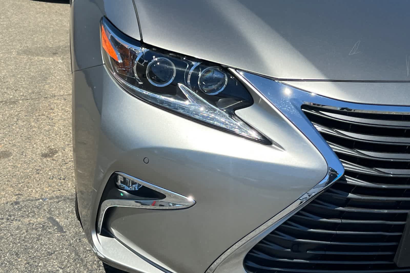 Used 2018 Lexus ES 350 w/ Luxury Package w/Wood Trim FWD image 14