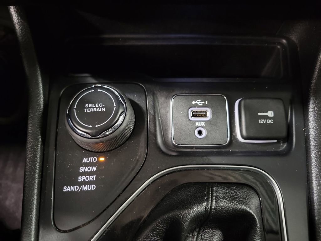 Used 2020 Jeep Cherokee Limited image 17