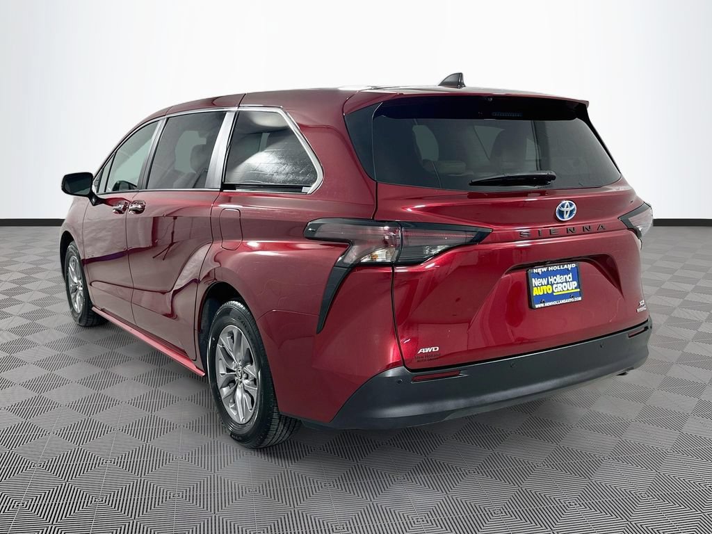 Used 2023 Toyota Sienna XLE AWD/4WD image 5