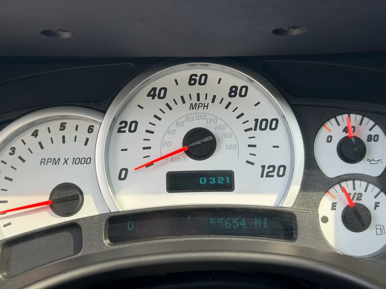 Used 2004 HUMMER H2 SUT w/ Preferred Equipment Group AWD/4WD image 13