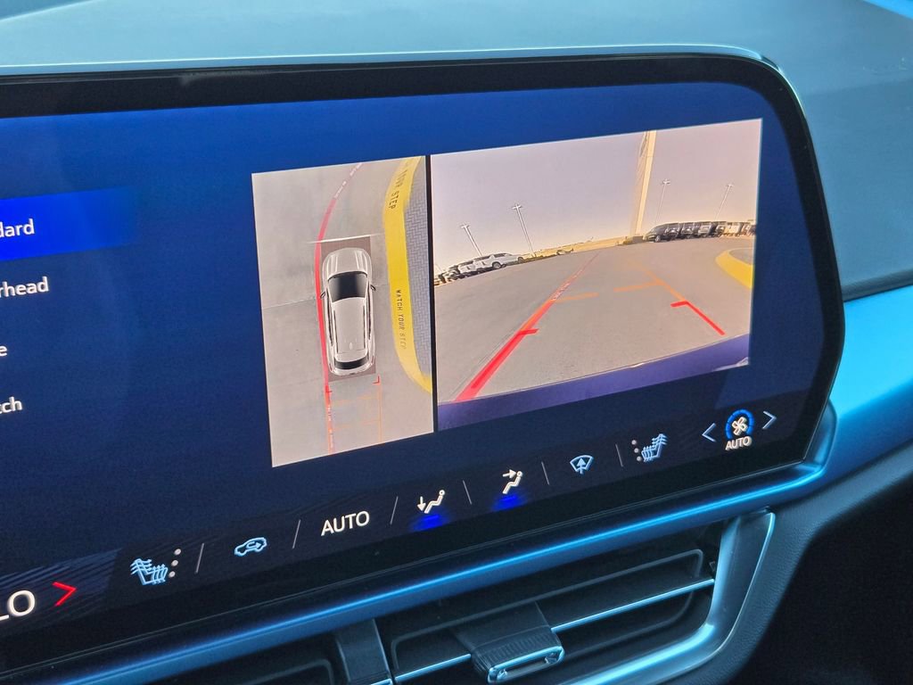 Used 2025 Chevrolet Equinox EV LT w/ Convenience Package image 19