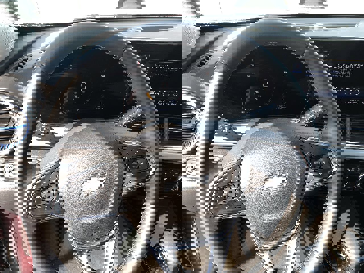 Used 2025 Chevrolet Trax LT w/ LT Convenience Package image 15