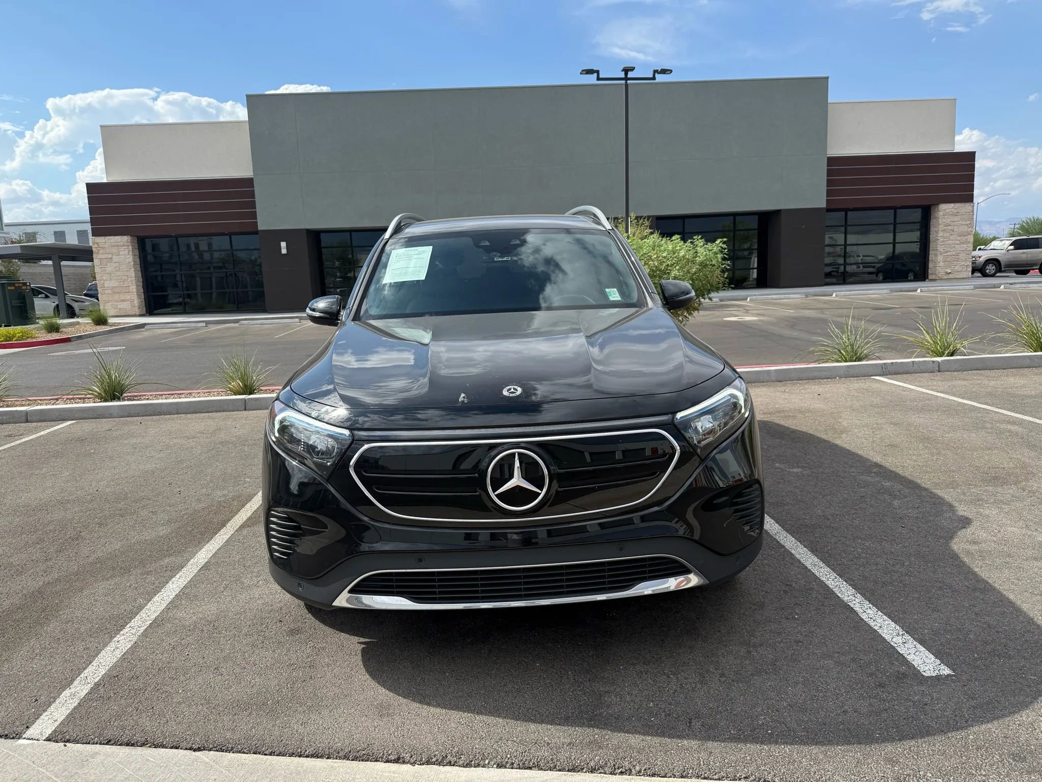 Used 2023 Mercedes-Benz EQB 300 4MATIC w/ Driver Assistance Package image 4