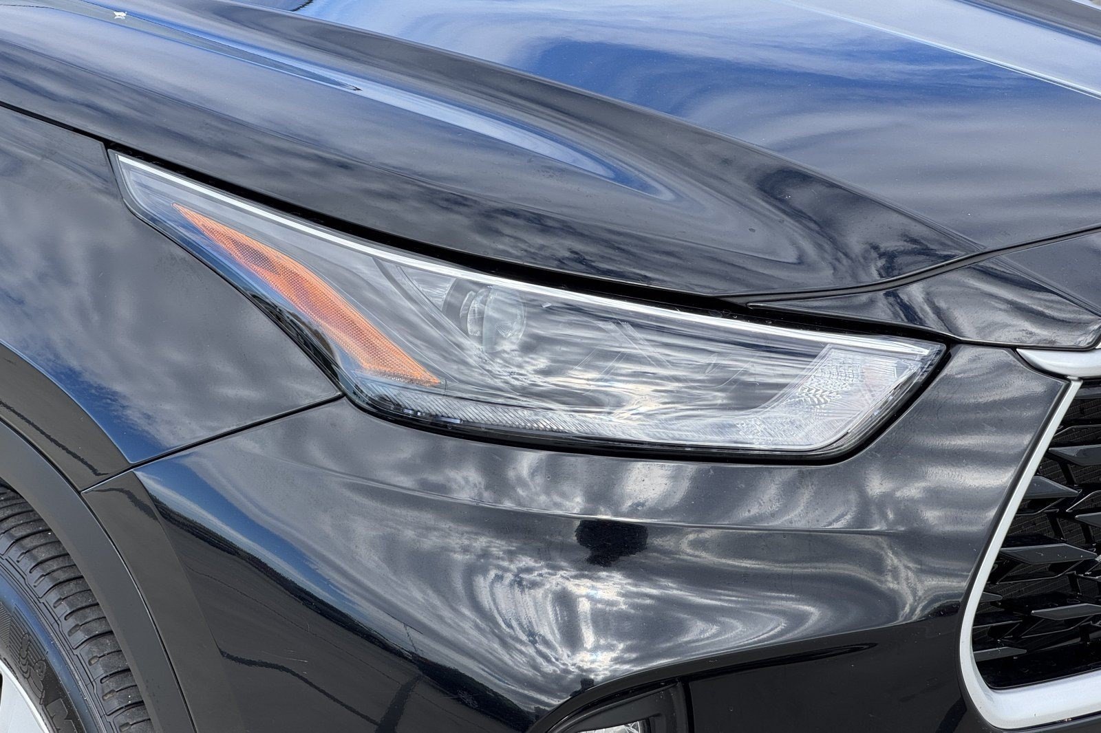 Used 2025 Toyota Highlander LE FWD image 11