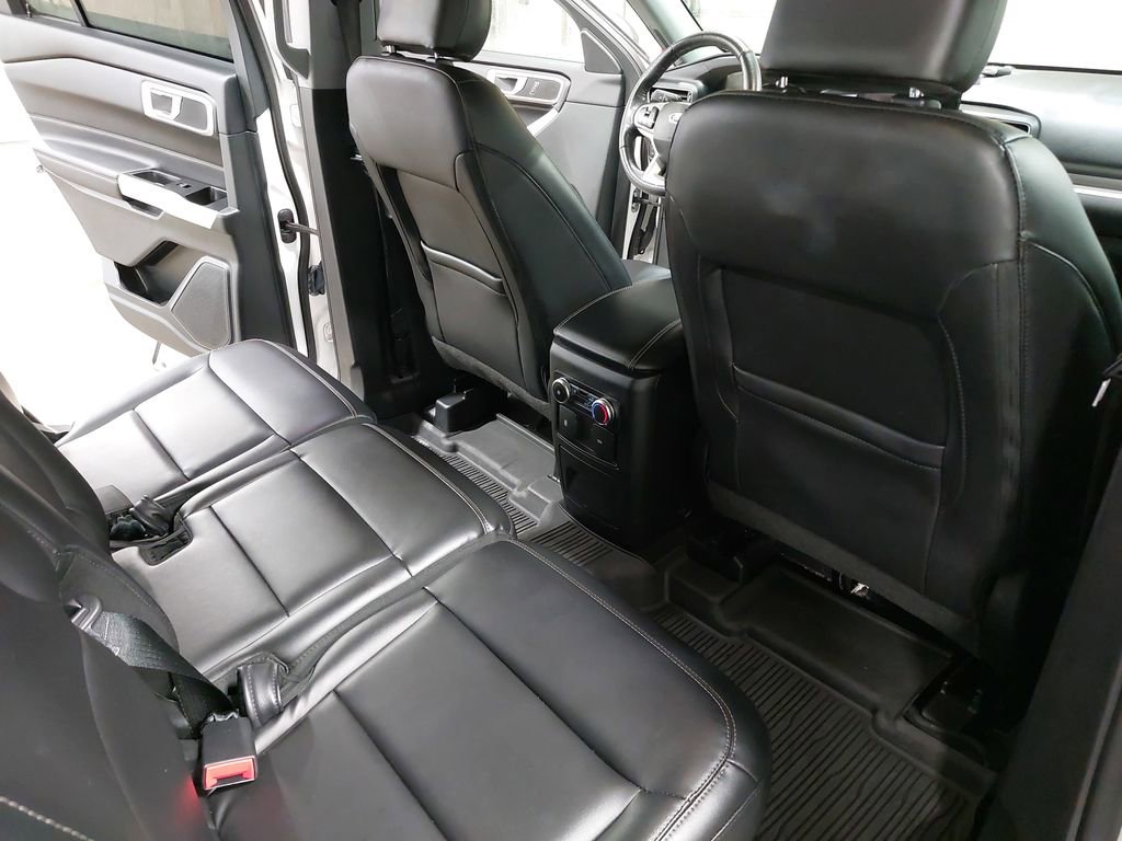 Used 2022 Ford Explorer XLT w/ Equipment Group 202A image 11