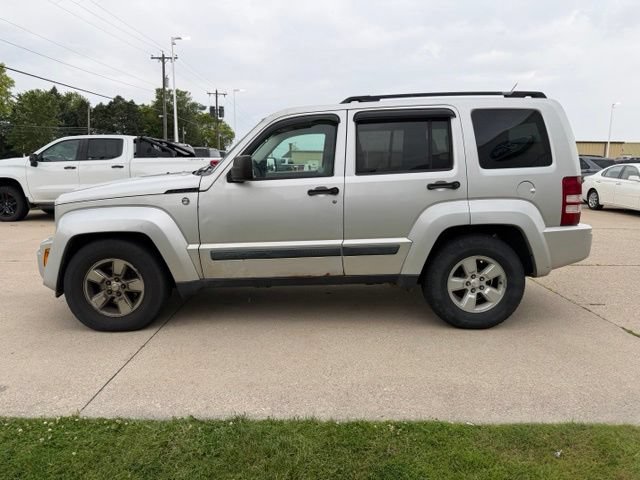 Used 2009 Jeep Liberty Sport w/ Popular Equipment Group AWD/4WD image 4