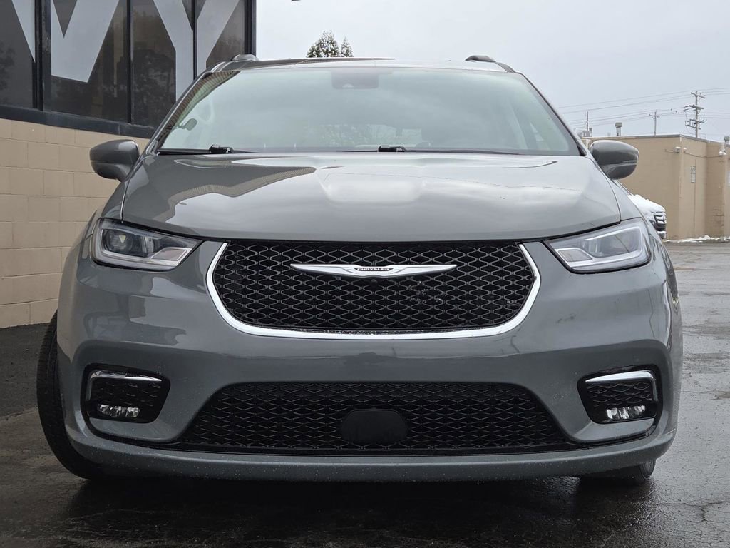 Used 2022 Chrysler Pacifica Touring-L image 11